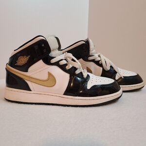 Nike Jordan 1 Mid Patent SE Black Gold Boys Size 7 Youth